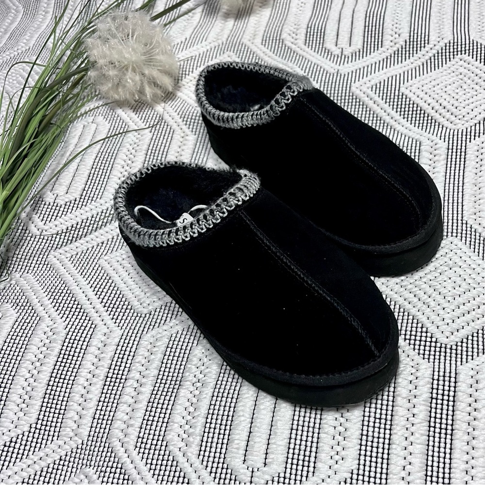 Cozy Serra Black Platform Slippers